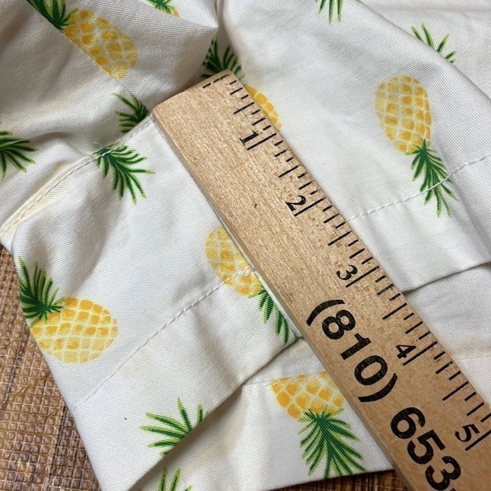 Old Navy women’s shorts. Pineapple print. Size 2. - Picture 10 of 10